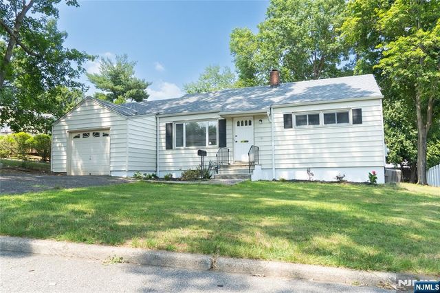 25 Lakeview Drive, Emerson, NJ 07630
