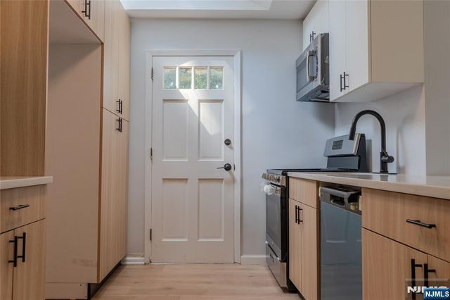 25 Lakeview Drive, Emerson, NJ 07630