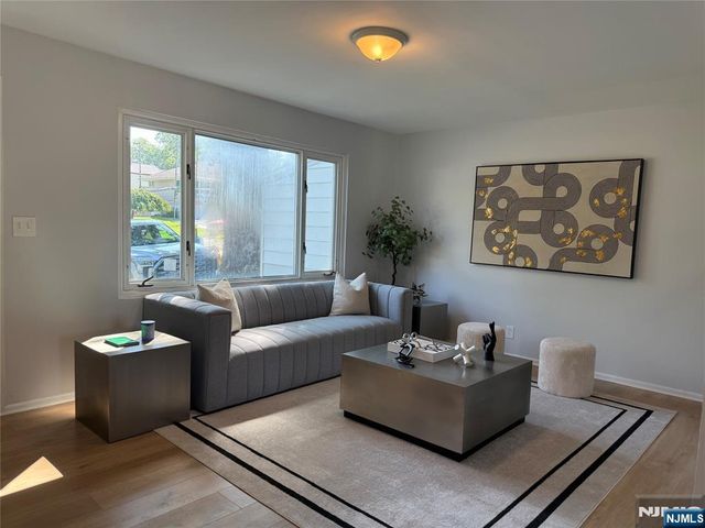 25 Lakeview Drive, Emerson, NJ 07630