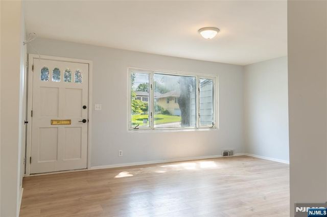 25 Lakeview Drive, Emerson, NJ 07630