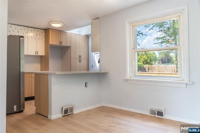 25 Lakeview Drive, Emerson, NJ 07630