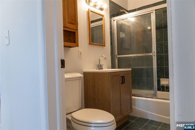 25 Lakeview Drive, Emerson, NJ 07630
