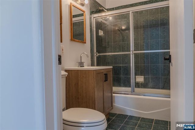 25 Lakeview Drive, Emerson, NJ 07630