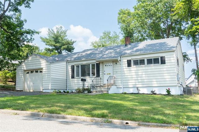 25 Lakeview Drive, Emerson, NJ 07630