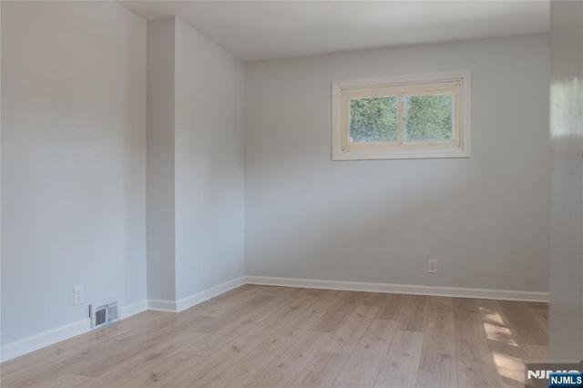 25 Lakeview Drive, Emerson, NJ 07630