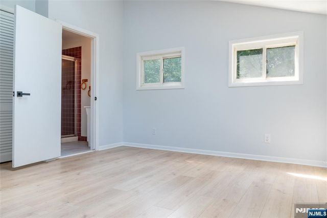 25 Lakeview Drive, Emerson, NJ 07630