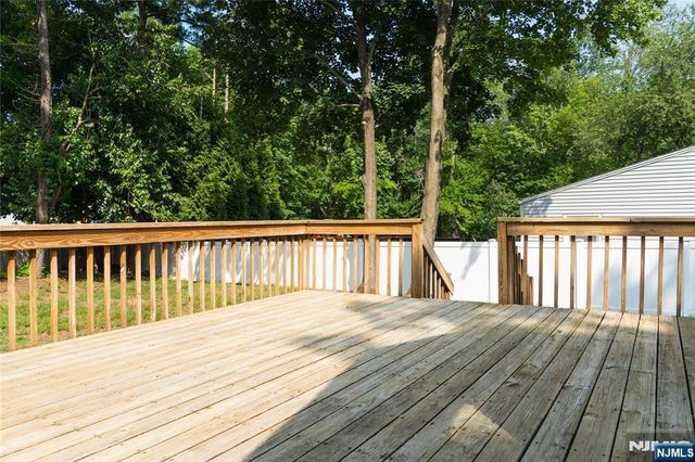 25 Lakeview Drive, Emerson, NJ 07630