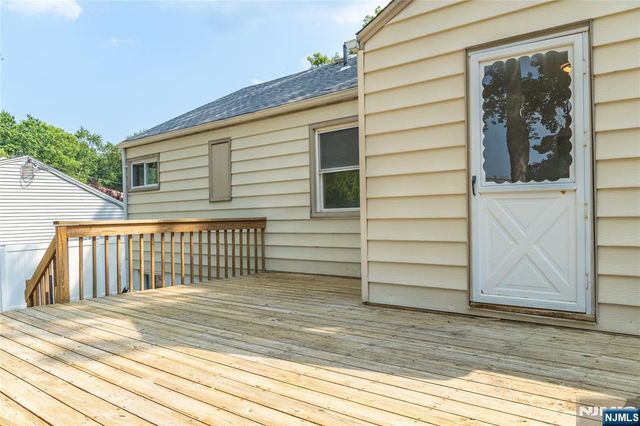 25 Lakeview Drive, Emerson, NJ 07630