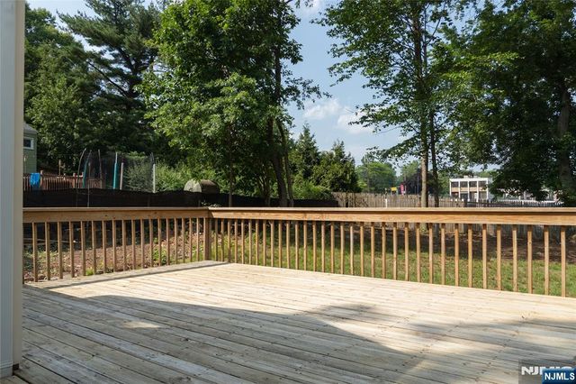 25 Lakeview Drive, Emerson, NJ 07630