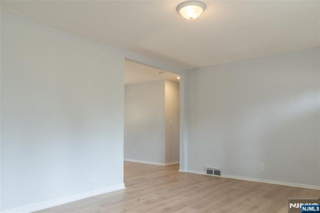 25 Lakeview Drive, Emerson, NJ 07630