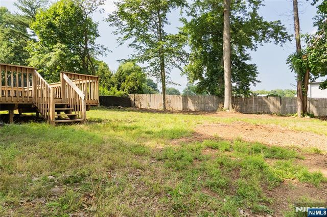25 Lakeview Drive, Emerson, NJ 07630