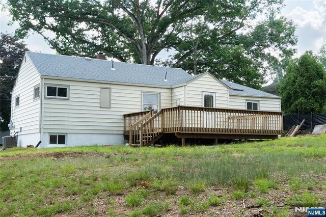 25 Lakeview Drive, Emerson, NJ 07630