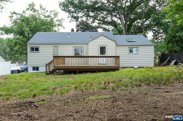 25 Lakeview Drive, Emerson, NJ 07630
