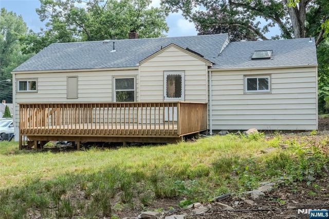 25 Lakeview Drive, Emerson, NJ 07630