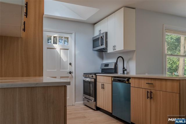 25 Lakeview Drive, Emerson, NJ 07630