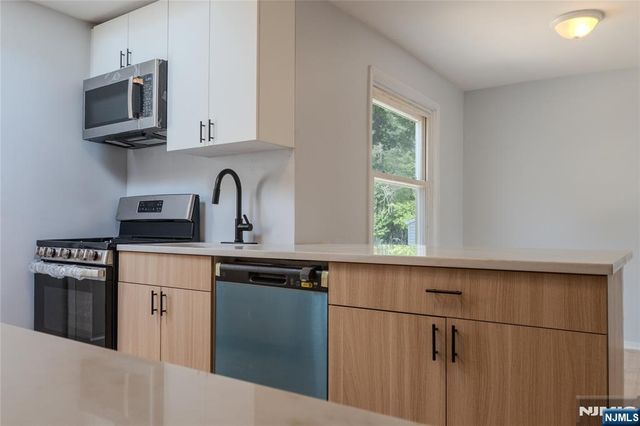 25 Lakeview Drive, Emerson, NJ 07630