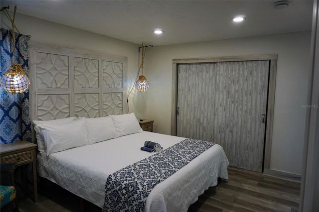 2504 AVENUE B, Bradenton Beach, FL 34217