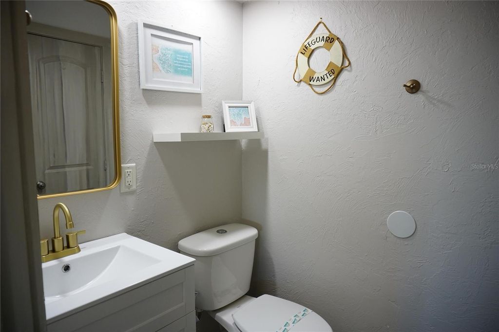 Image 14 of property listing at 2504 AVENUE B, Bradenton Beach, FL 34217