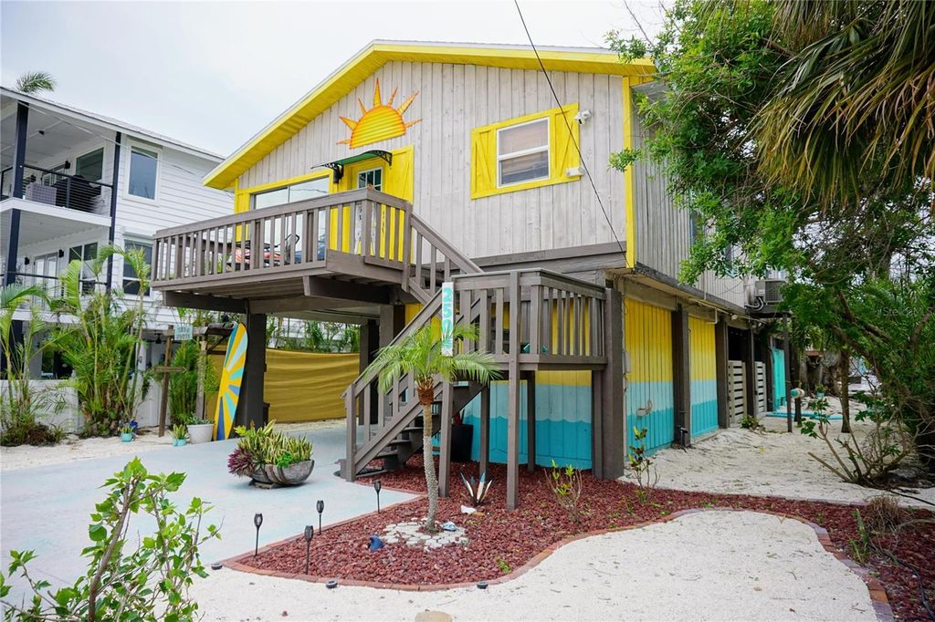 Image 15 of property listing at 2504 AVENUE B, Bradenton Beach, FL 34217