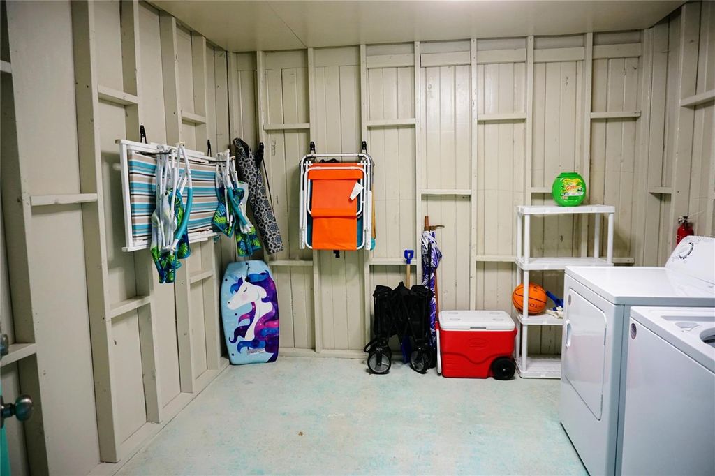 Image 22 of property listing at 2504 AVENUE B, Bradenton Beach, FL 34217