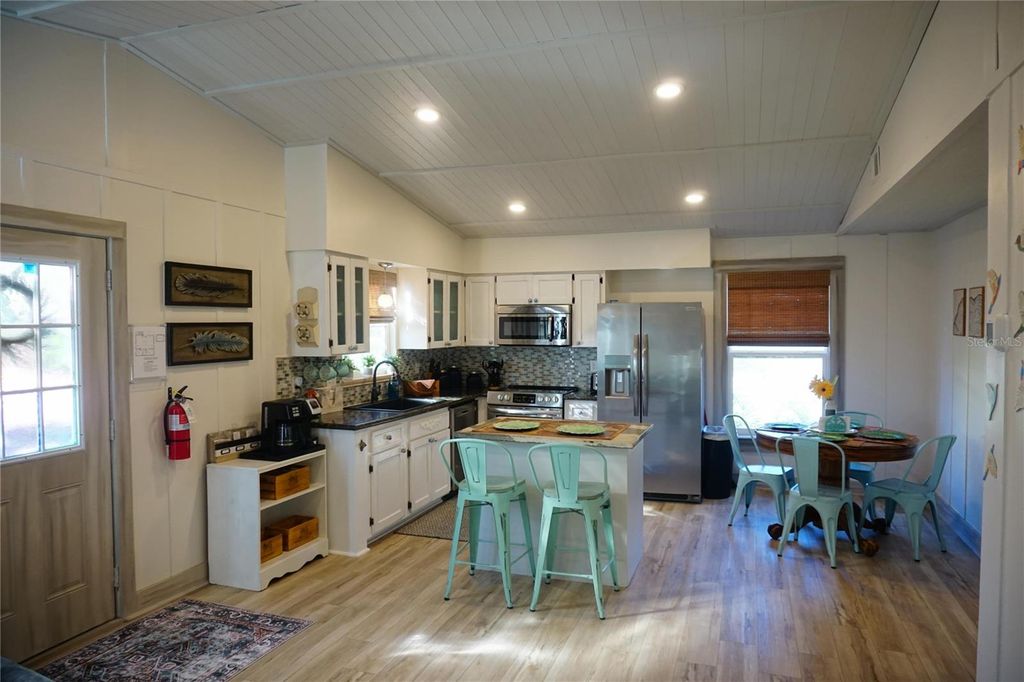 Image 26 of property listing at 2504 AVENUE B, Bradenton Beach, FL 34217