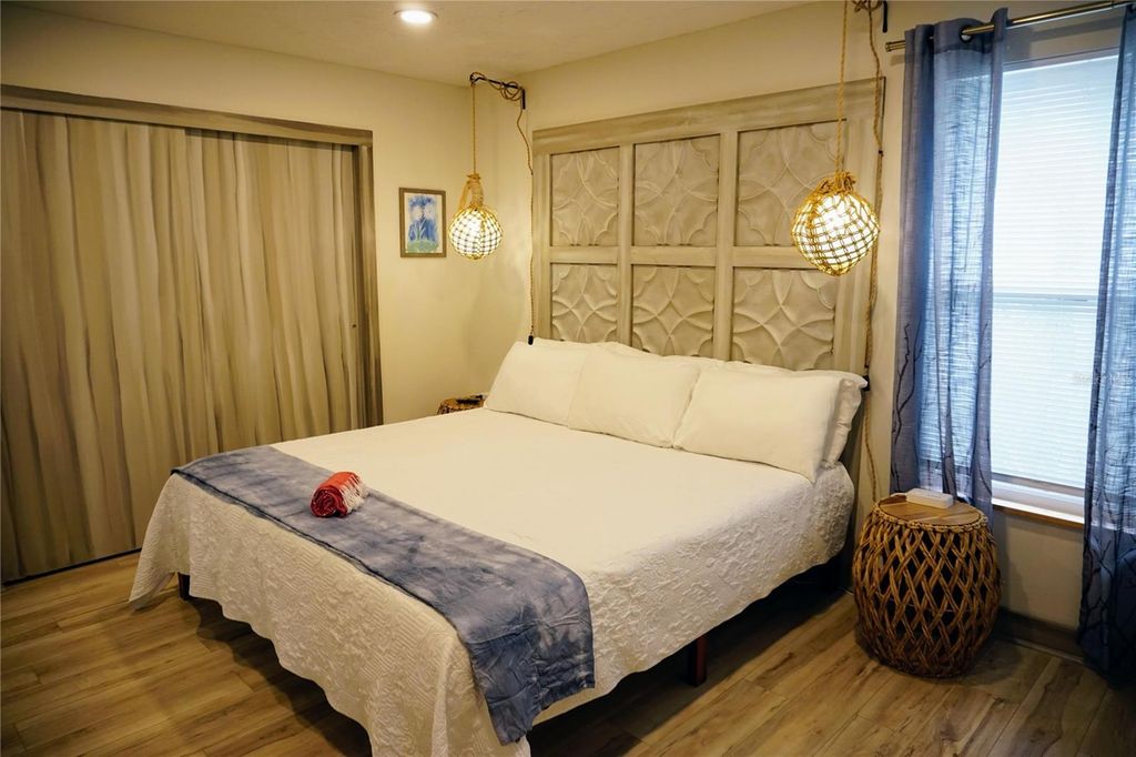 Image 31 of property listing at 2504 AVENUE B, Bradenton Beach, FL 34217