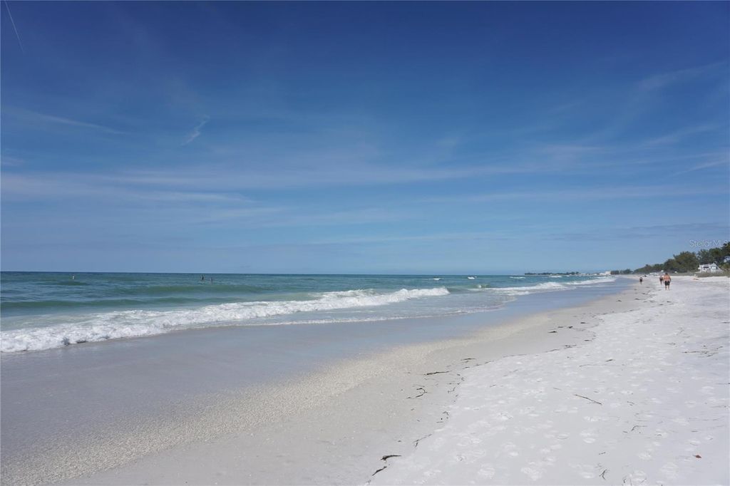 Image 5 of property listing at 2504 AVENUE B, Bradenton Beach, FL 34217