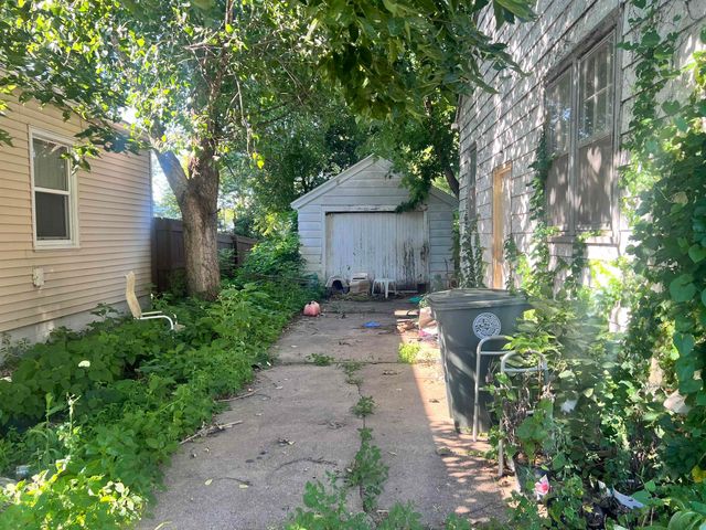 1433 Forest Avenue, Waterloo, IA 50702