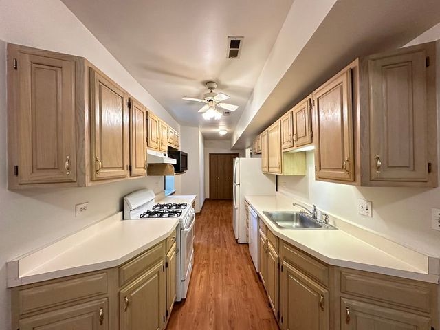 3832 N Fremont Street G, Chicago, IL 60613