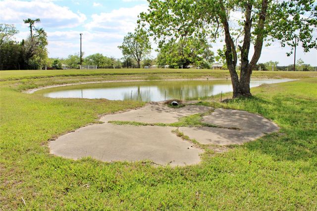 1061 Dee Allen Road, Columbus, TX 78934