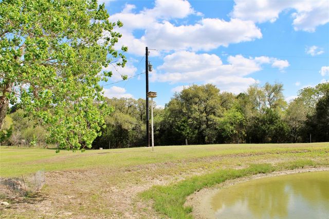 1061 Dee Allen Road, Columbus, TX 78934