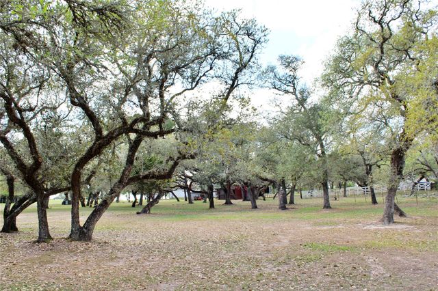 1061 Dee Allen Road, Columbus, TX 78934