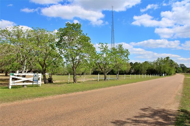 1061 Dee Allen Road, Columbus, TX 78934