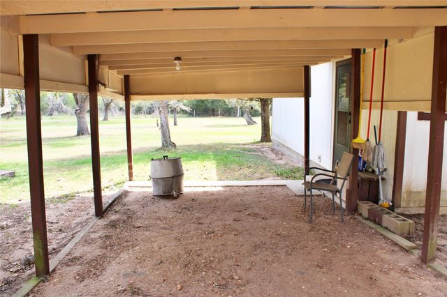 1061 Dee Allen Road, Columbus, TX 78934