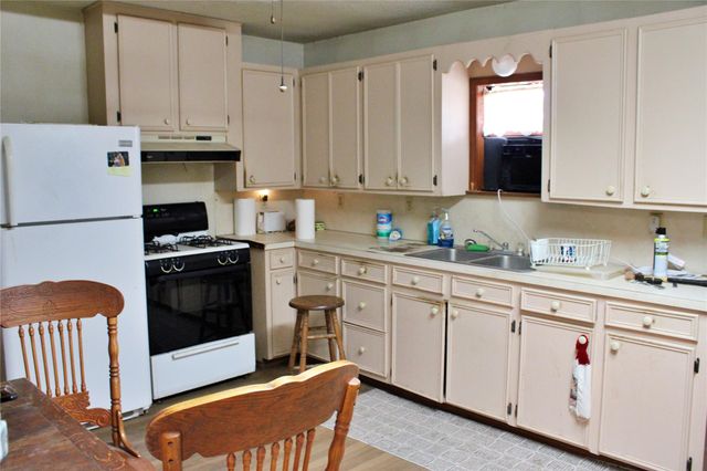 1061 Dee Allen Road, Columbus, TX 78934