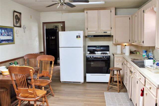 1061 Dee Allen Road, Columbus, TX 78934