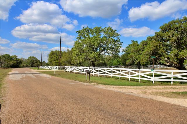 1061 Dee Allen Road, Columbus, TX 78934