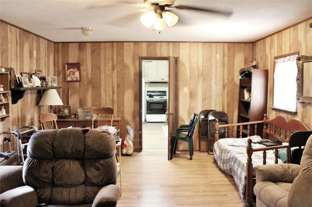 1061 Dee Allen Road, Columbus, TX 78934