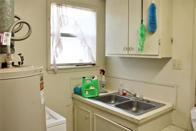 1061 Dee Allen Road, Columbus, TX 78934