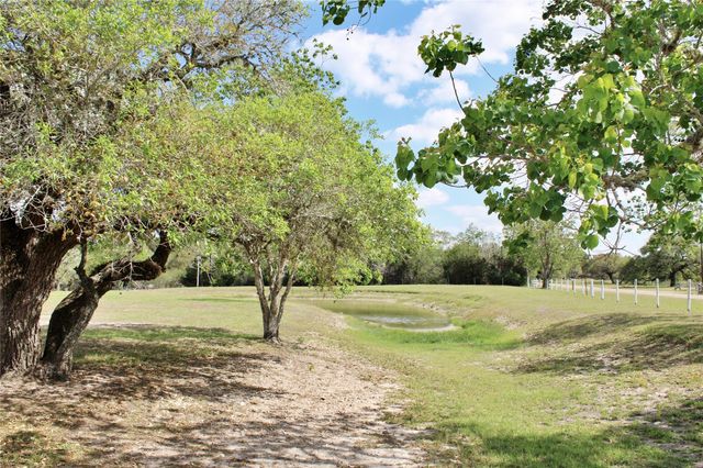 1061 Dee Allen Road, Columbus, TX 78934