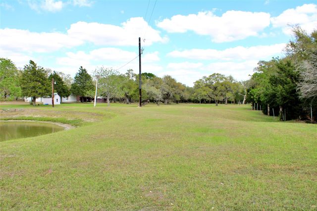 1061 Dee Allen Road, Columbus, TX 78934