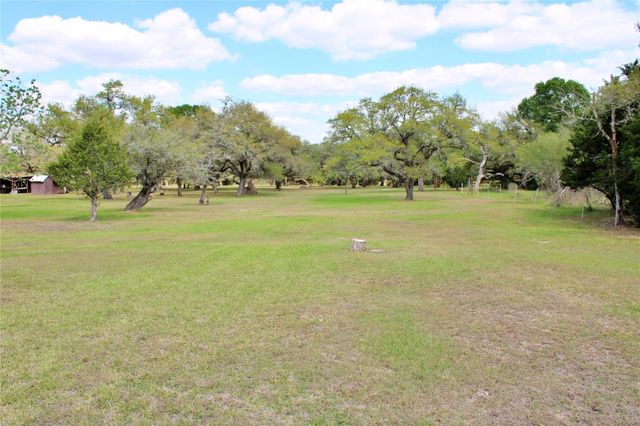 1061 Dee Allen Road, Columbus, TX 78934