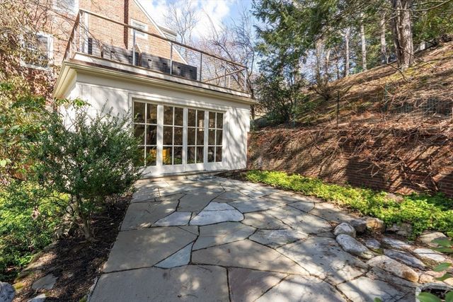 140 Dudley St, Brookline, MA 02445