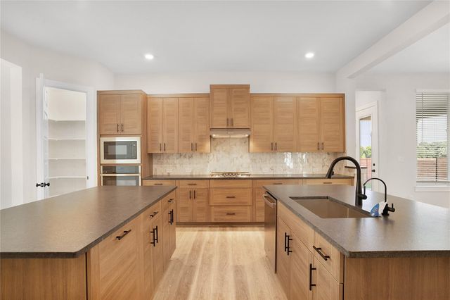2116 Tobiano TRCE, Georgetown, TX 78633