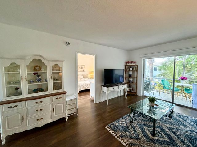 2551 W Golf Boulevard 204, Pompano Beach, FL 33064