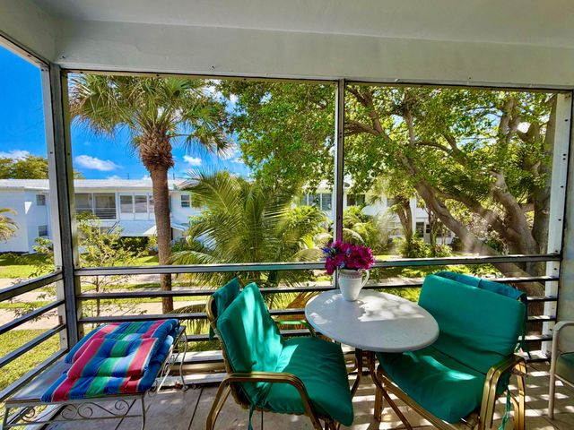 2551 W Golf Boulevard 204, Pompano Beach, FL 33064