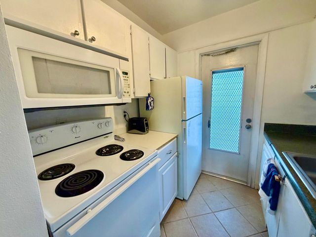 2551 W Golf Boulevard 204, Pompano Beach, FL 33064