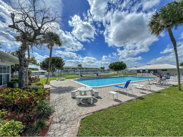 2551 W Golf Boulevard 204, Pompano Beach, FL 33064