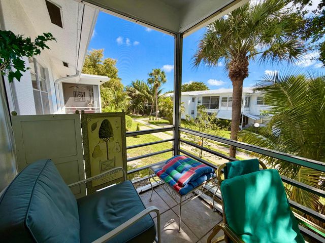 2551 W Golf Boulevard 204, Pompano Beach, FL 33064