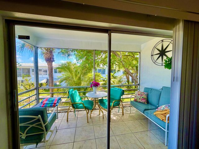 2551 W Golf Boulevard 204, Pompano Beach, FL 33064